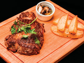 Steak de Ancho Red Angus Suprema com Batatas Rústicas